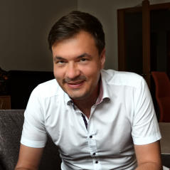 Dominik R - Pianist*in aus Königsbach-Stein Galeriebild von Dominik R - Pianist*in aus Königsbach-Stein