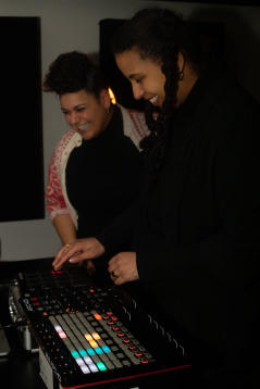 RUSNAM - Musikproduzentin aus Berlin Galeriebild von RUSNAM - Musikproduzentin aus Berlin