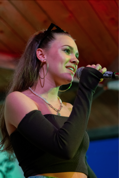 Vanaya - Singer from Purkersdorf Gallery image from Vanaya - Singer from Purkersdorf