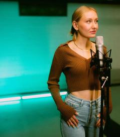 Sinaa - Singer-Songwriterin aus Köln Galeriebild von Sinaa - Singer-Songwriterin aus Köln