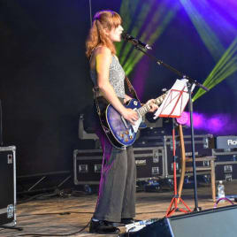 Profilbild von Dinah Gitarristin aus Bern