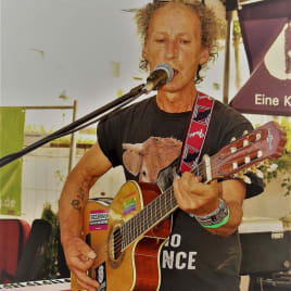Roland (technoblues) Sturm Liedermacher*in aus Groß-Gerau Profilbild von Roland (technoblues) Sturm Liedermacher*in aus Groß-Gerau