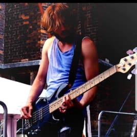 Profilbild von Niki Bassist*in aus Hamburg