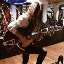 Profilbild von Lara Aßbach Gitarrist*in aus Troisdorf
