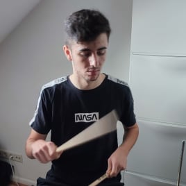 Profilbild von Victor Schlagzeuger*in aus Bonn