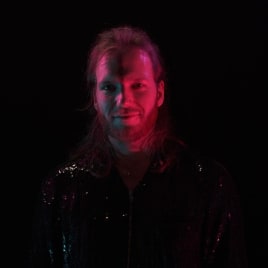 Ari Benjamin Gråwe Singer-Songwriter*in aus Berlin Profilbild von Ari Benjamin Gråwe Singer-Songwriter*in aus Berlin