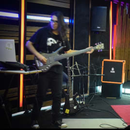 Profilbild von Farzin Bassist*in aus Stuttgart