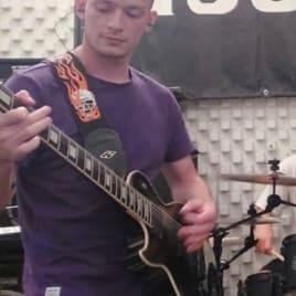 Seo.images.profile.avatar.name-category-city