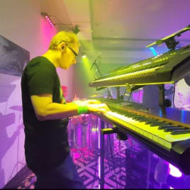 Profilbild von Julian_1991_Keyboarder Keyboarder aus Burgebrach