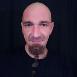 Profilbild von bass__tard Musiklehrer*in aus Passau