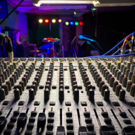 Seo.images.profile.avatar.name-category-city