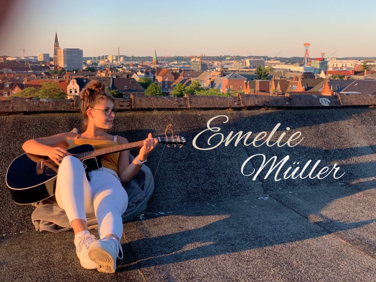 Galeriebild von Emelie Müller - Singer-Songwriterin aus Kiel
