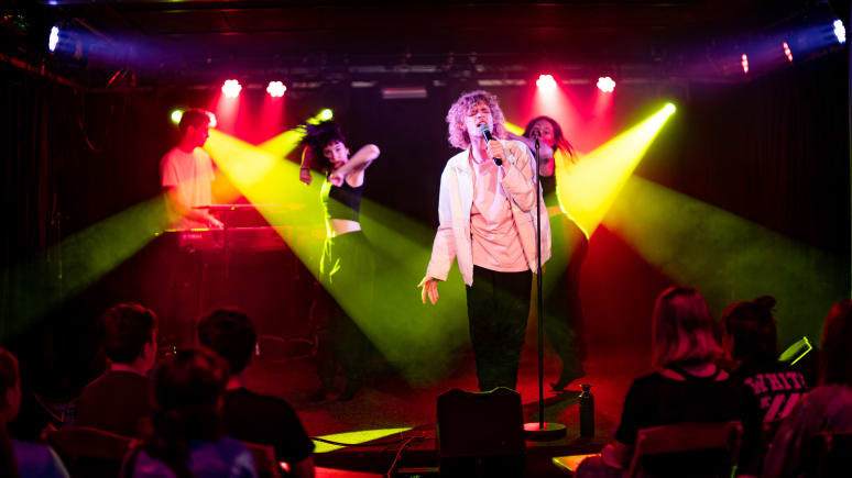 Eon Awa - Singer from Zofingen Gallery image from Eon Awa - Singer from Zofingen