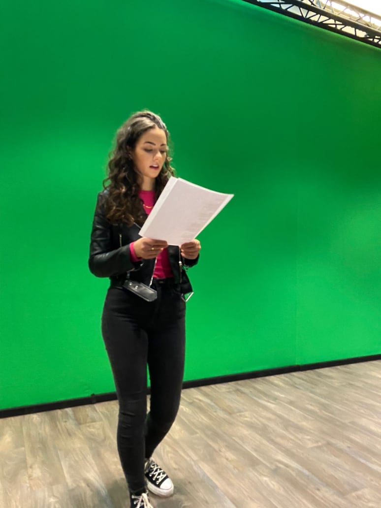 Galeriebild von Gülin - Singer-Songwriter*in aus Wiesbaden