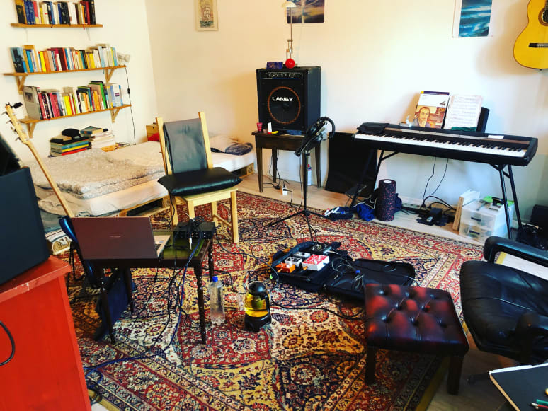 Galeriebild von Le Barto - Singer-Songwriter*in aus Hamburg