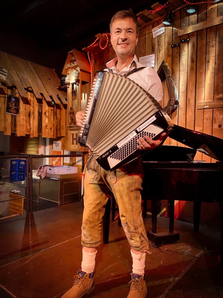 Galeriebild von Dominik R - Pianist*in aus Königsbach-Stein