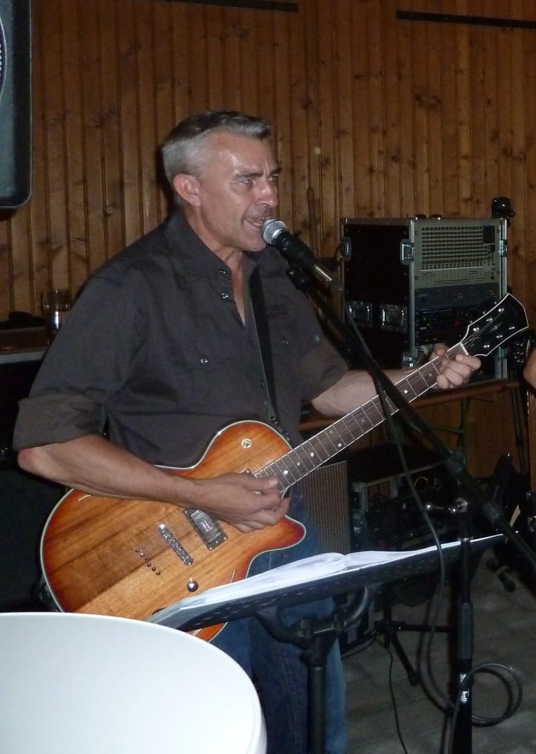 Galeriebild von Carl-Rainer Zeiss - Gitarrist aus München