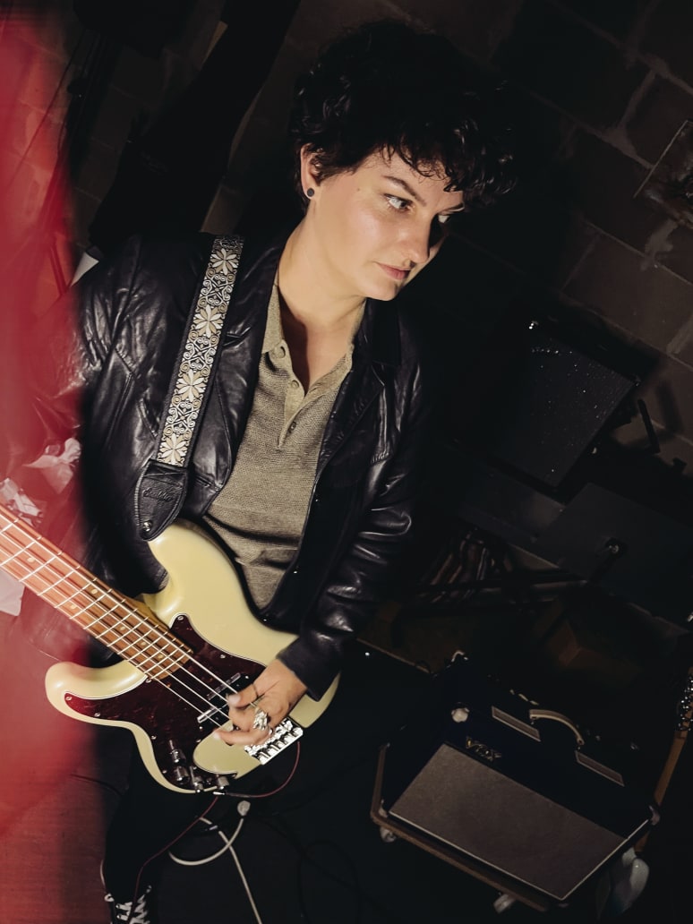 Galeriebild von Eln - Bassist*in aus Köln