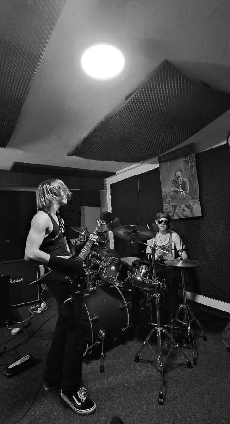 Solution - Band from Sarmenstorf Gallery image from Solution - Band from Sarmenstorf