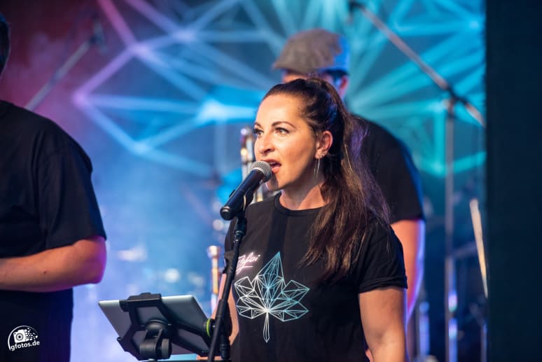 Galeriebild von Hanni Osmanaj - Bassistin aus Fürth