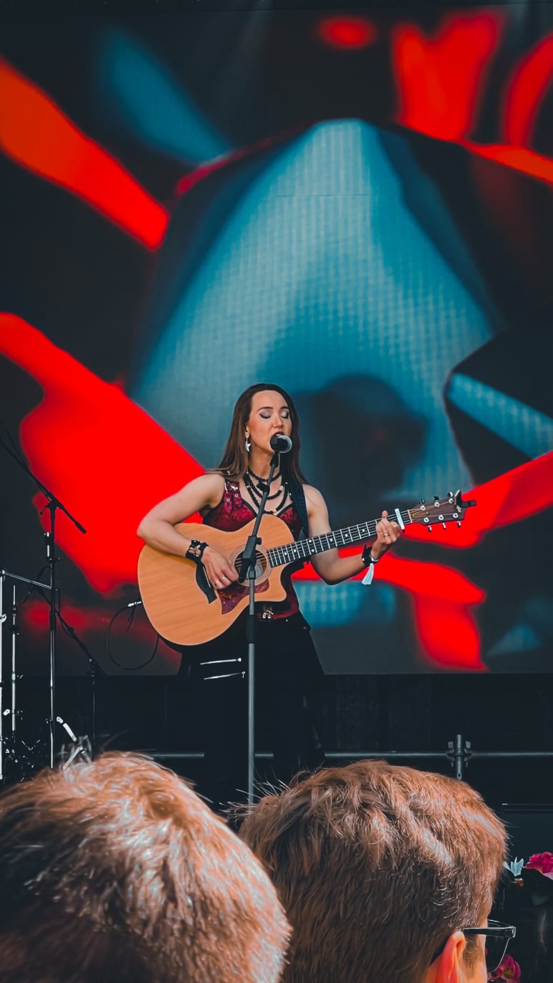 Galeriebild von Magie Maurer - Singer-Songwriterin aus Männedorf