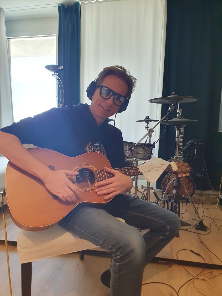 Marcel - Singer from Gontenschwil Gallery image from Marcel - Singer from Gontenschwil