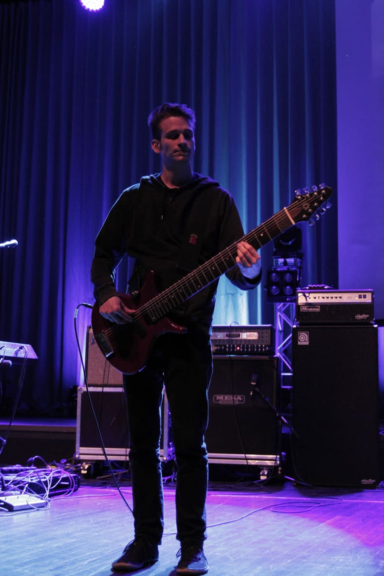 Galeriebild von Chris H - Bassist*in aus Berlin