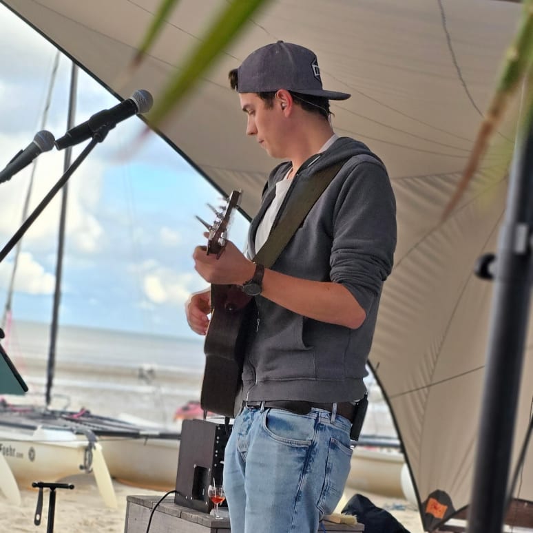 Mattis Brodersen - Künstler*in aus Oldsum Galeriebild von Mattis Brodersen - Künstler*in aus Oldsum