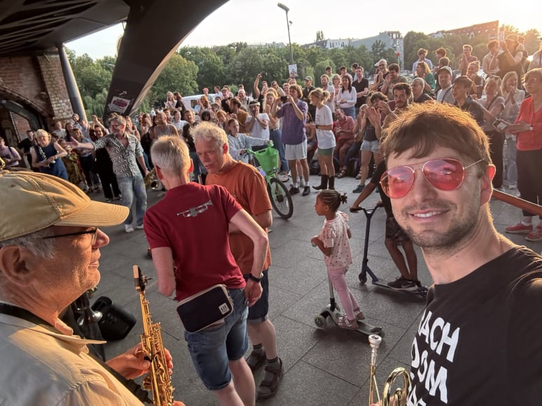 Krach Boom Brass Band Berlin 3000 - Band aus Berlin Galeriebild von Krach Boom Brass Band Berlin 3000 - Band aus Berlin