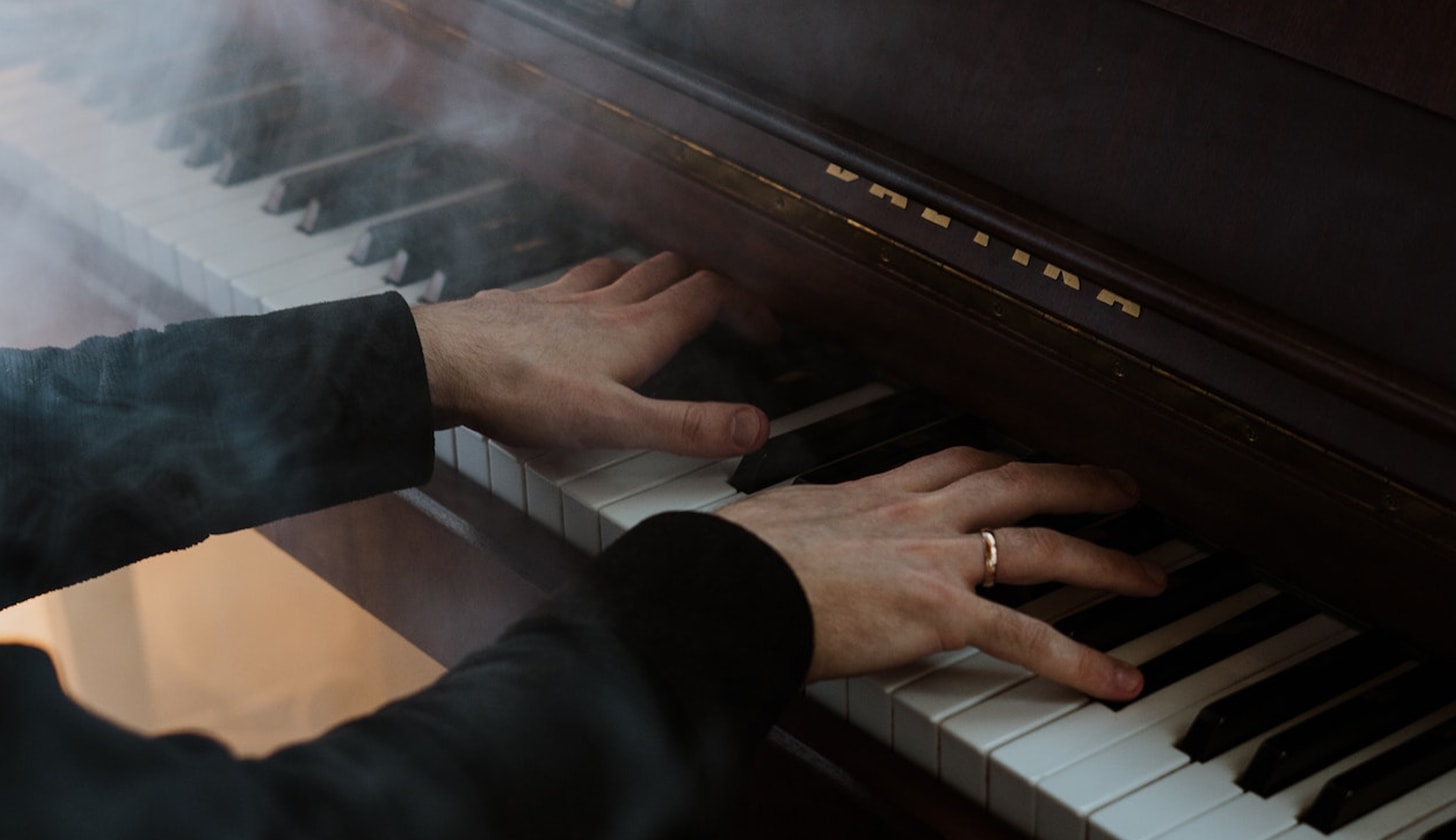 10 principles to learn to play the piano successfully
