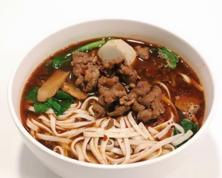 36. Spicy Beef Stew Noodle Soup W/ Spinach 