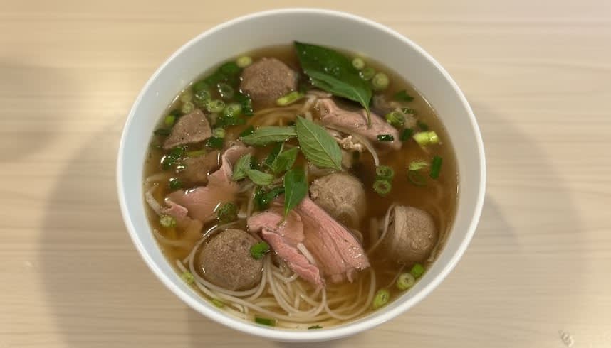 P6. Phở Tái Bò Viên (New York Steak)