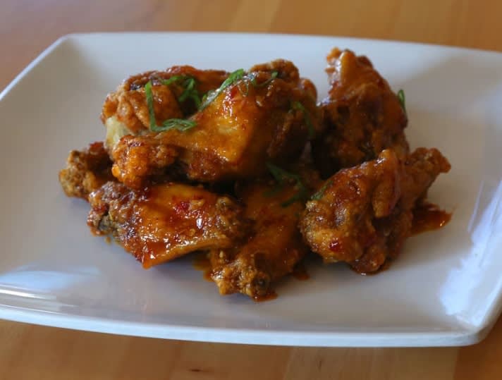A4. Cánh Gà Chiên Giòn - Sweet Garlic Sriracha Wings