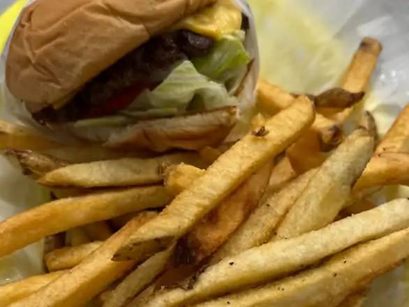 #10 - Single Deluxe Burger