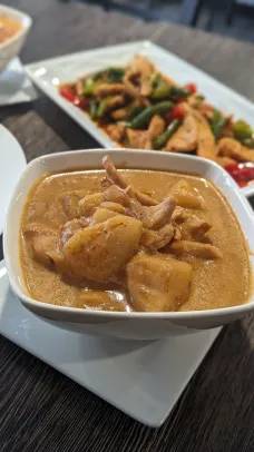 26. Musman Curry Dinner