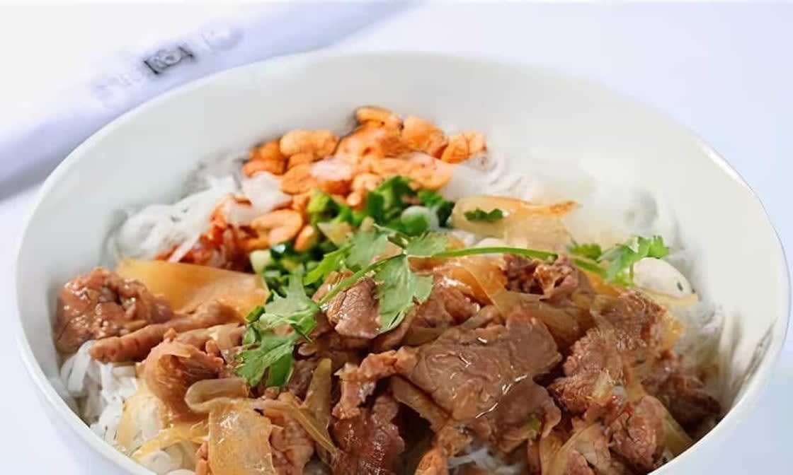 Noodle Salad with Lemongrass Beef