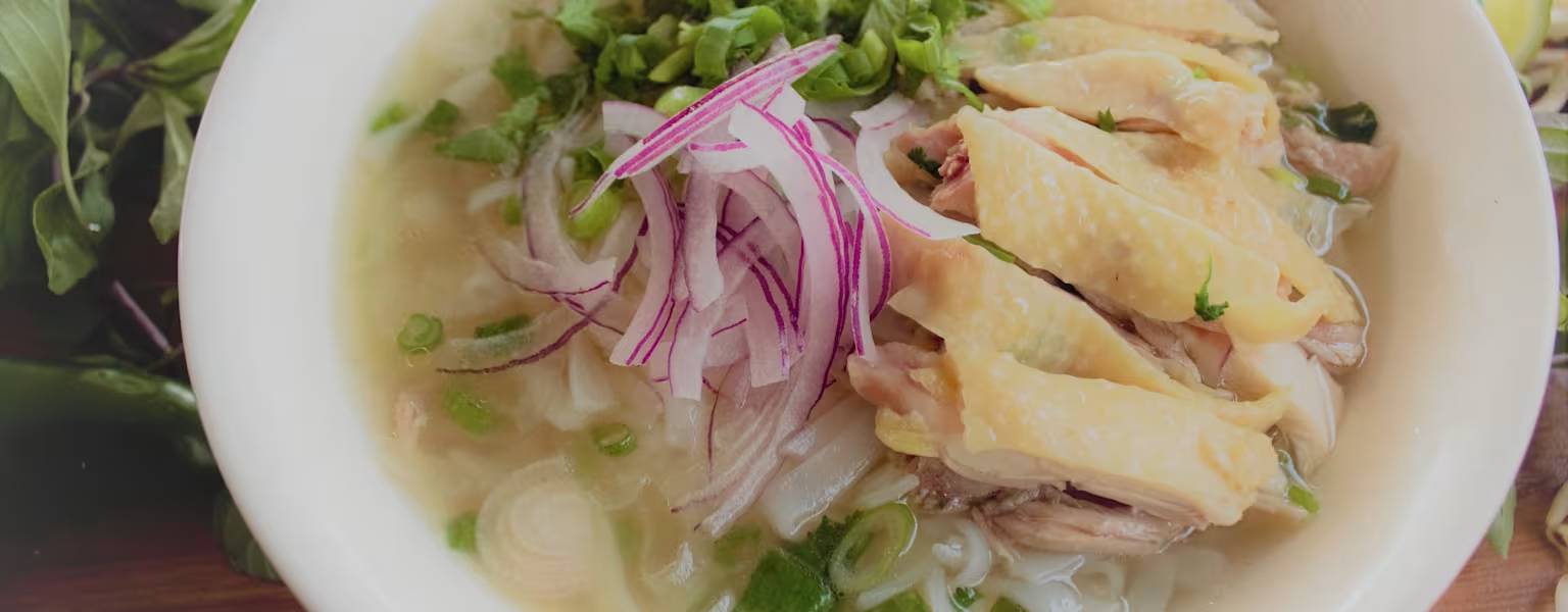 12. Chicken Noodle Soup 招&牌黄毛鸡粉 pho ga
