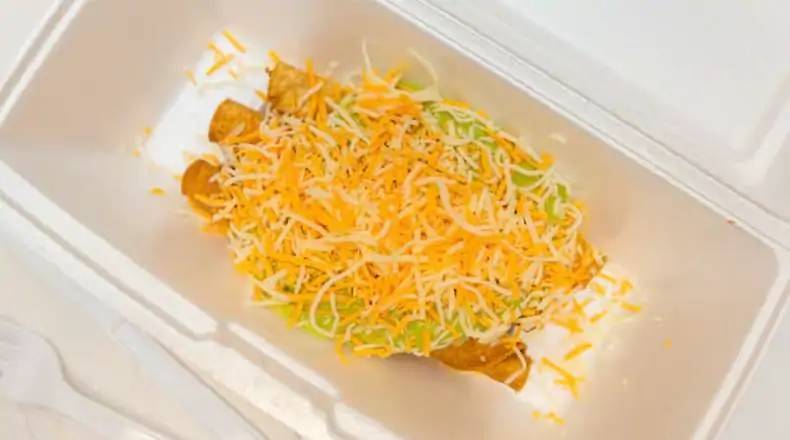 3 Rolled Tacos with Guacamole