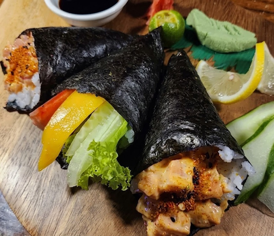 Spicy Salmon Temaki