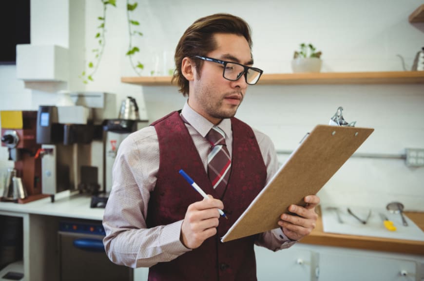 How Restaurants Can Use Market Research in 4 Steps to Stay Competitive