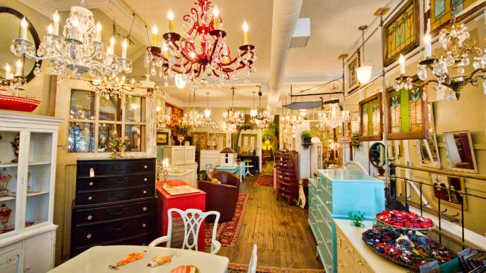 Bluedoor Antiques & Elements Shopping In Grand Rapids, MI - Bluedoor Antiques & Elements Shopping In Grand Rapids, MI
