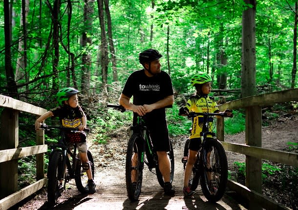 Family in forest in Elgin