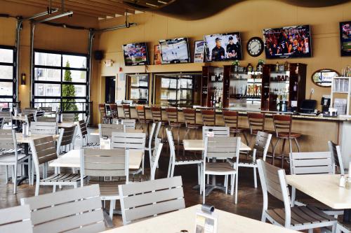 Vitale's of Comstock Park dining room
