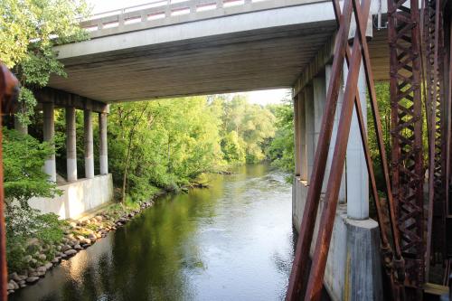 Rogue River passing under bridge on White Pine Trail