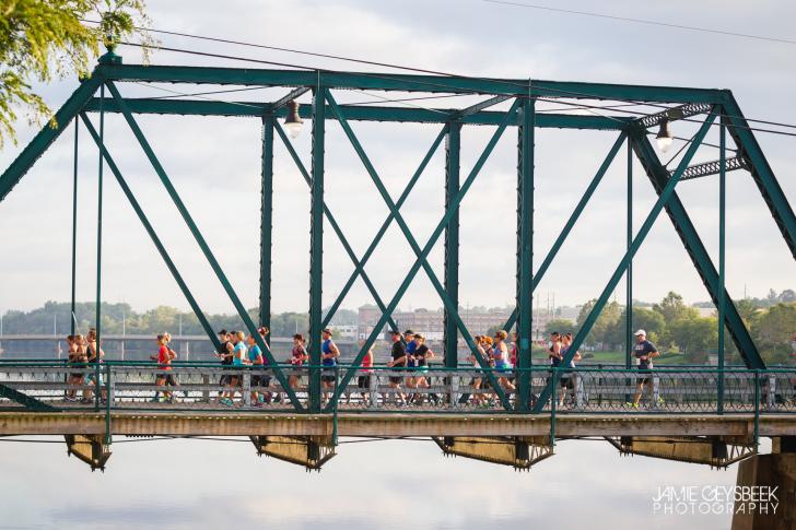 Racers on the bridge during the Lake Michigan Credit Union Bridge Run