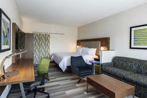 Holiday Inn Express & Suites Kelowna East