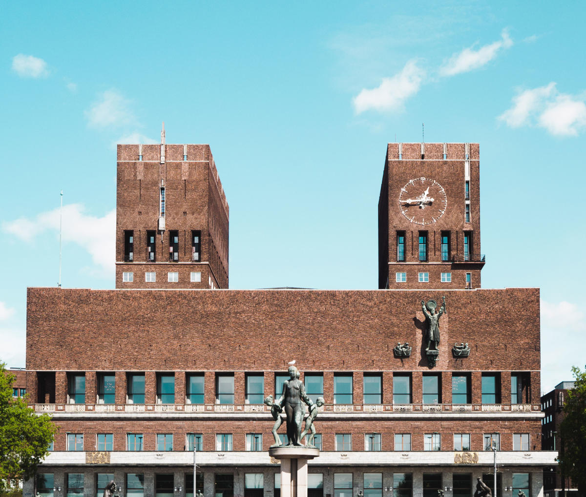 visit oslo city hall