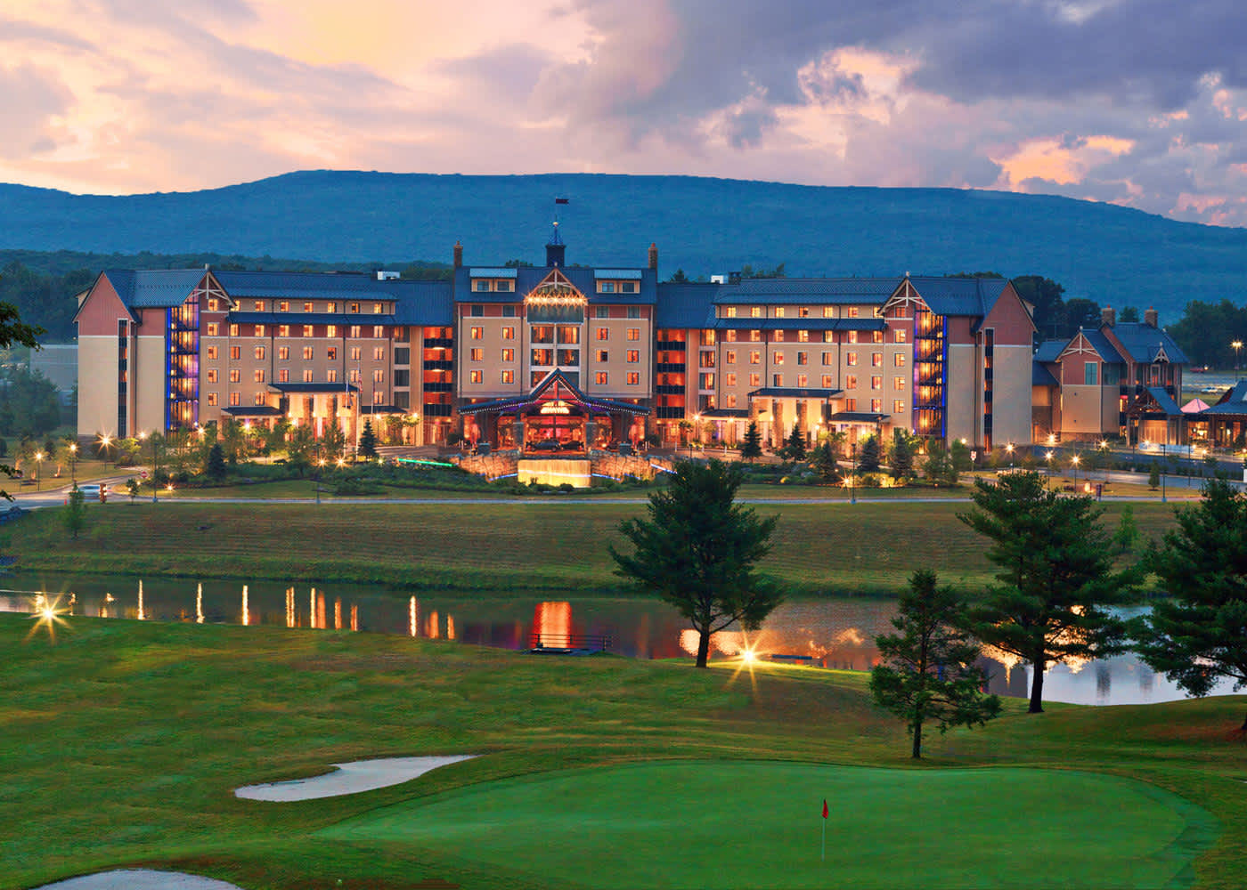 Mt airy casino golf how do professional poker tournaments work