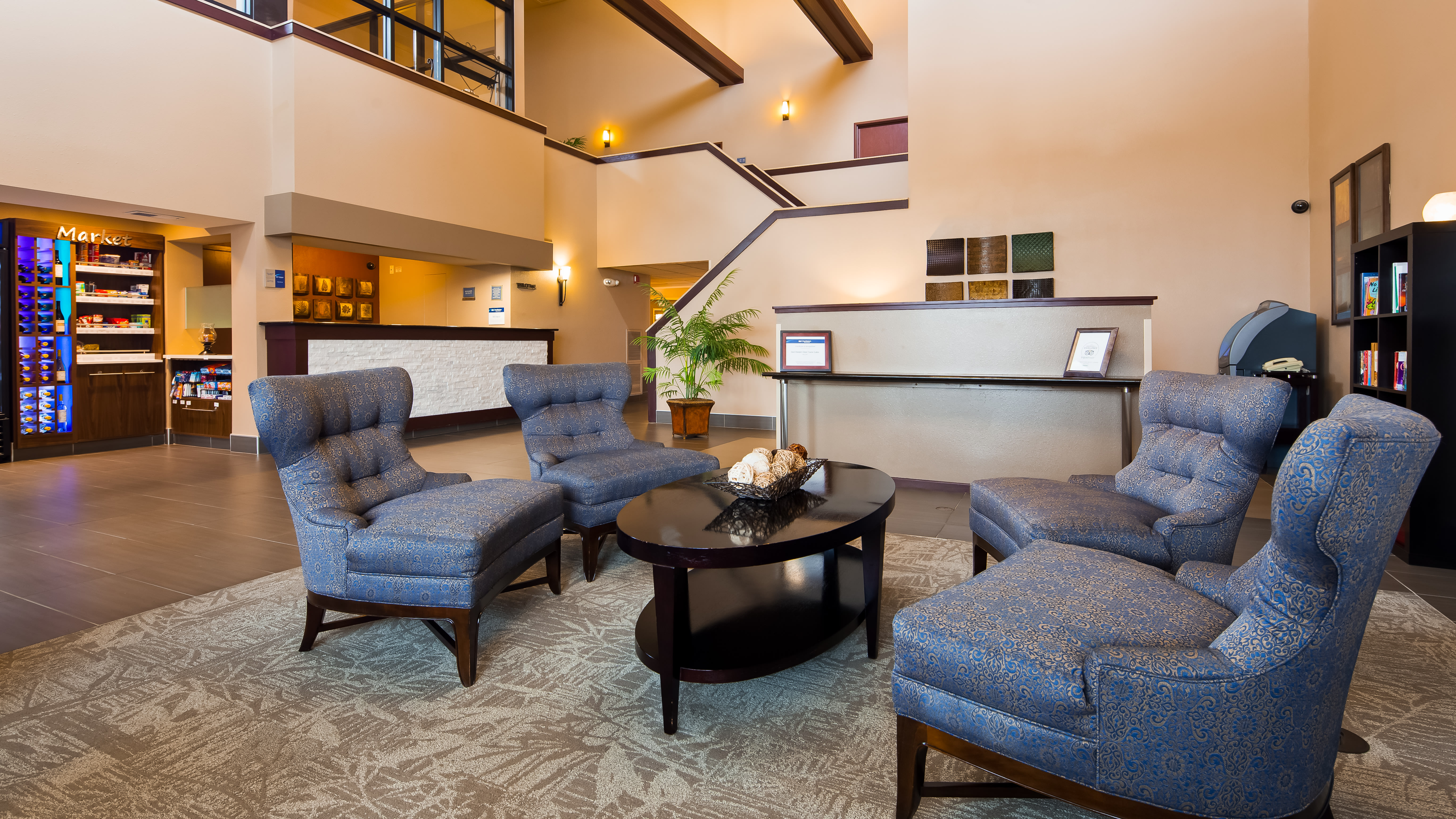Best Western West Towne Suites Lobby