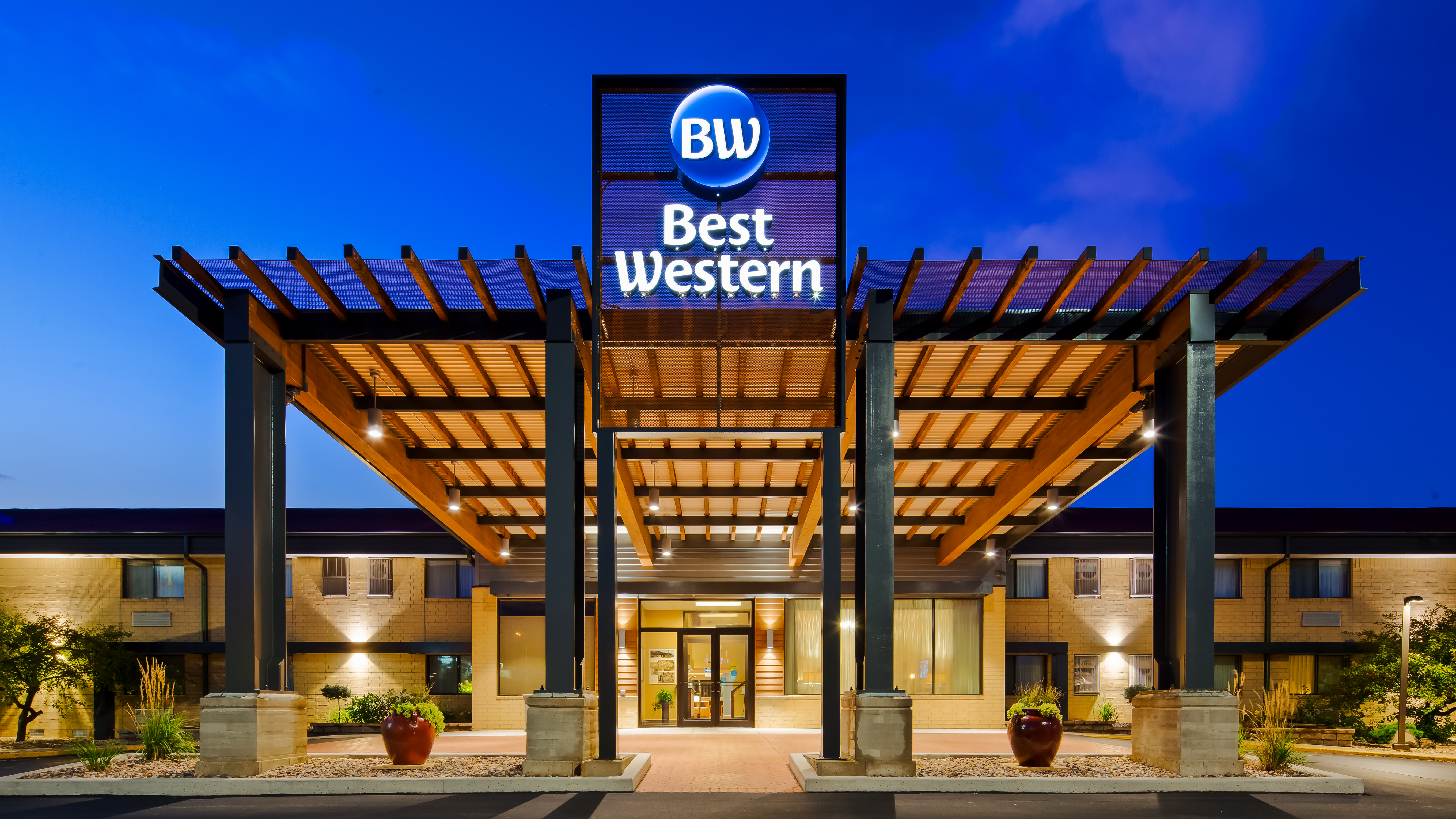 Best Western West Towne Suites New Porte Cochere